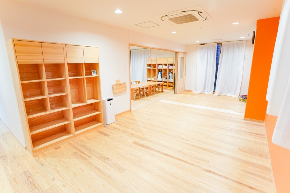 さくらさくみらい 鵜の木(保育士の求人)の写真:無垢の木のぬくもり溢れる園舎です。