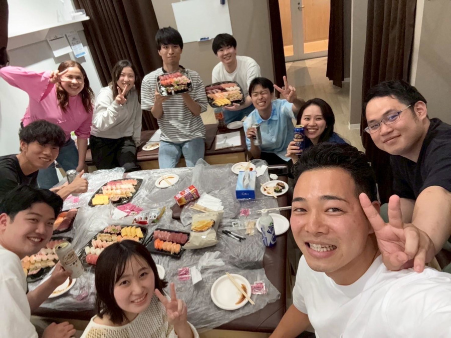 はぴねす鍼灸整骨院　飯田橋サクラテラス院【2024年10月07日オープン】（鍼灸師の求人）の写真9枚目：相談しやすい人間関係♪