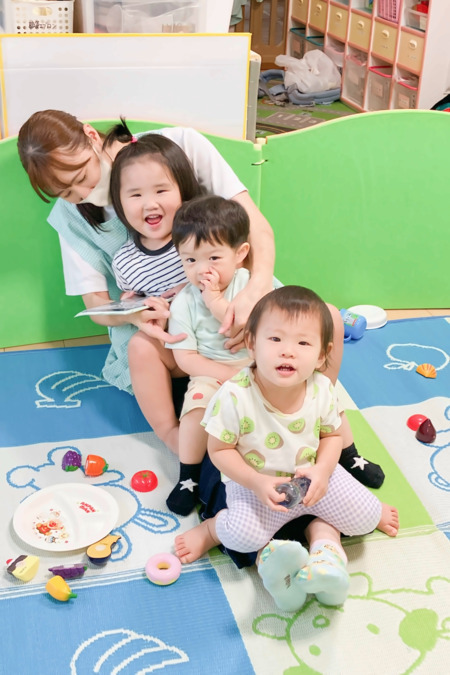 ちゃいれっく上白根保育室(保育士の求人)の写真6枚目:仲良く遊んでいます【上白根】