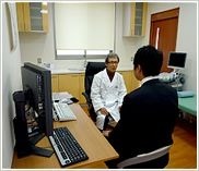 岩崎正洋クリニックの写真3枚目：診察の様子です。