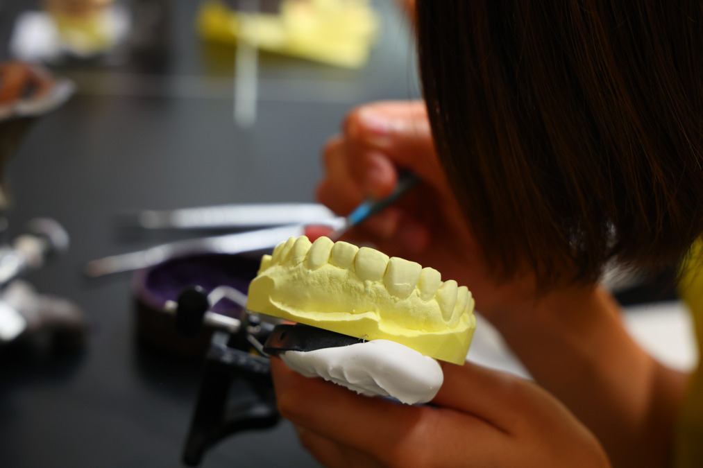 医療法人社団　ニイガタクリニック（歯科衛生士の求人）の写真8枚目：最終補綴物まで院内ラボにて責任を持って制作しています！