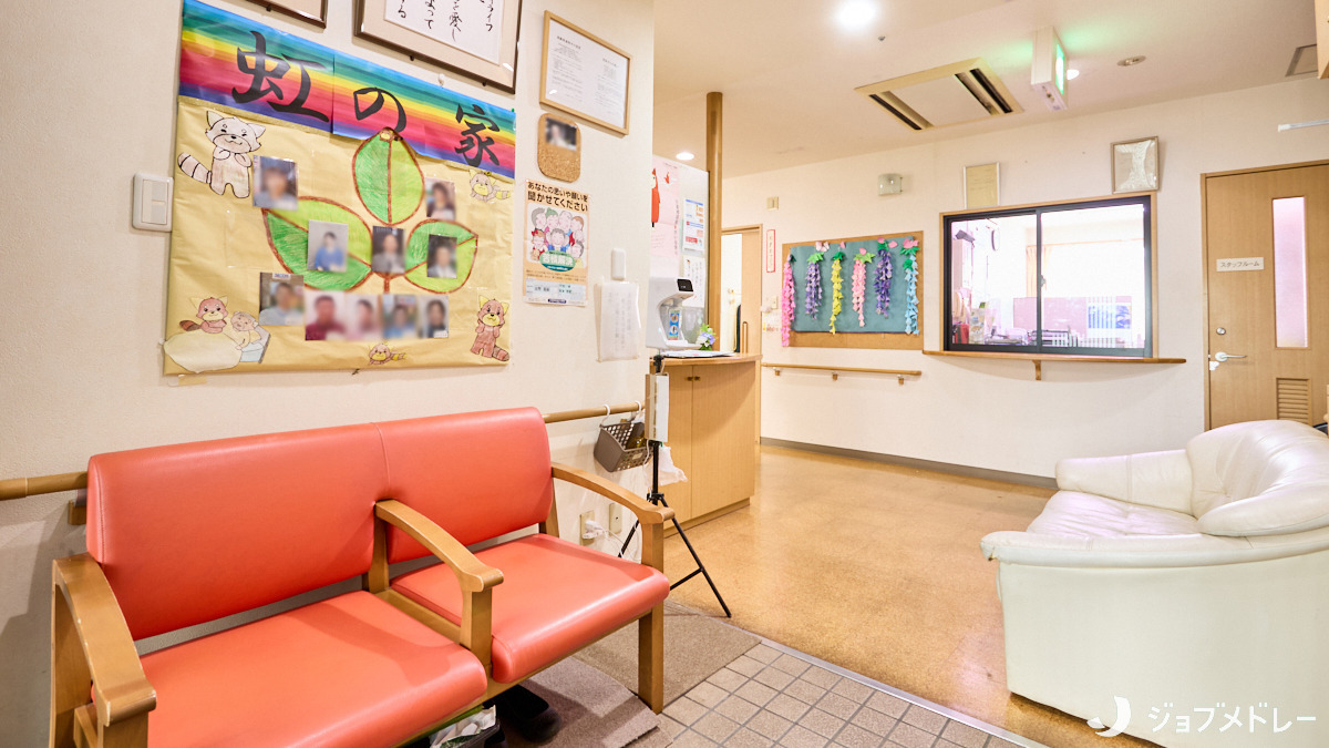 社会福祉法人三育ライフ シャローム若葉グループホーム虹の家（介護職/ヘルパーの求人）の写真4枚目：エントランスの様子です