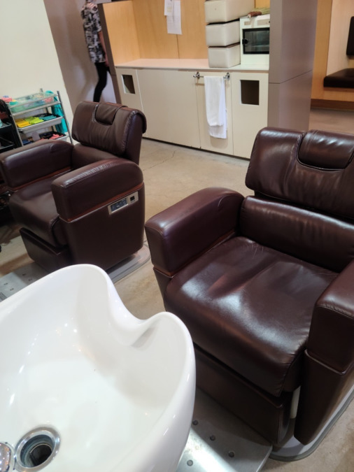 CHURA　BARBER　和泉中央店（理容師の求人）の写真2枚目：シャンプー＆セット面は6台