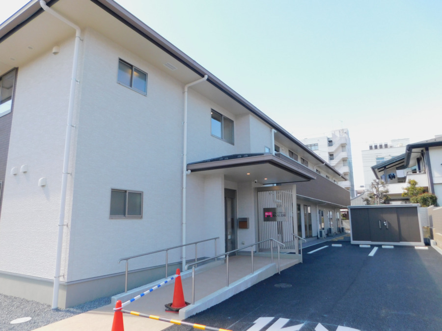 グループホーム めいと北柏（介護職/ヘルパーの求人）の写真2枚目：玄関