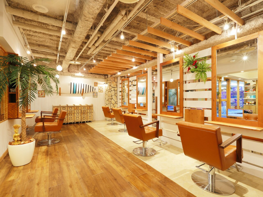 LUXBE MAHALO 江坂駅前店の写真