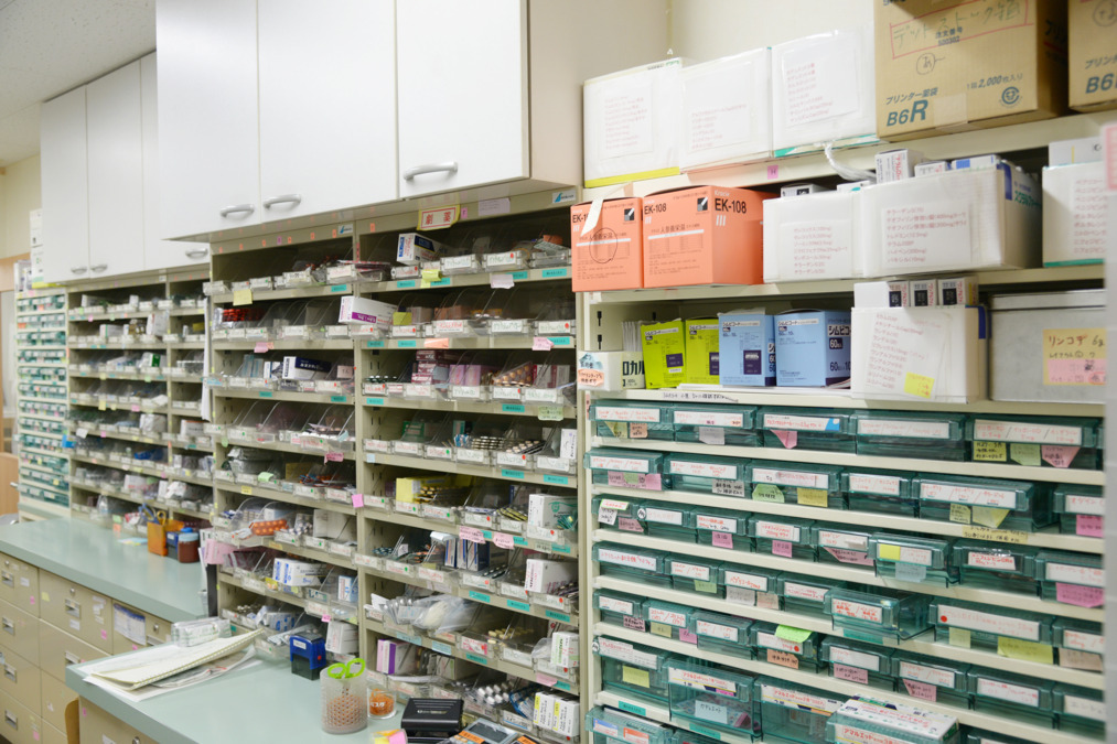 すずらん薬局センター北店（薬剤師の求人）の写真8枚目：安全性に配慮し、しっかりと確認しながら調剤を行っています。