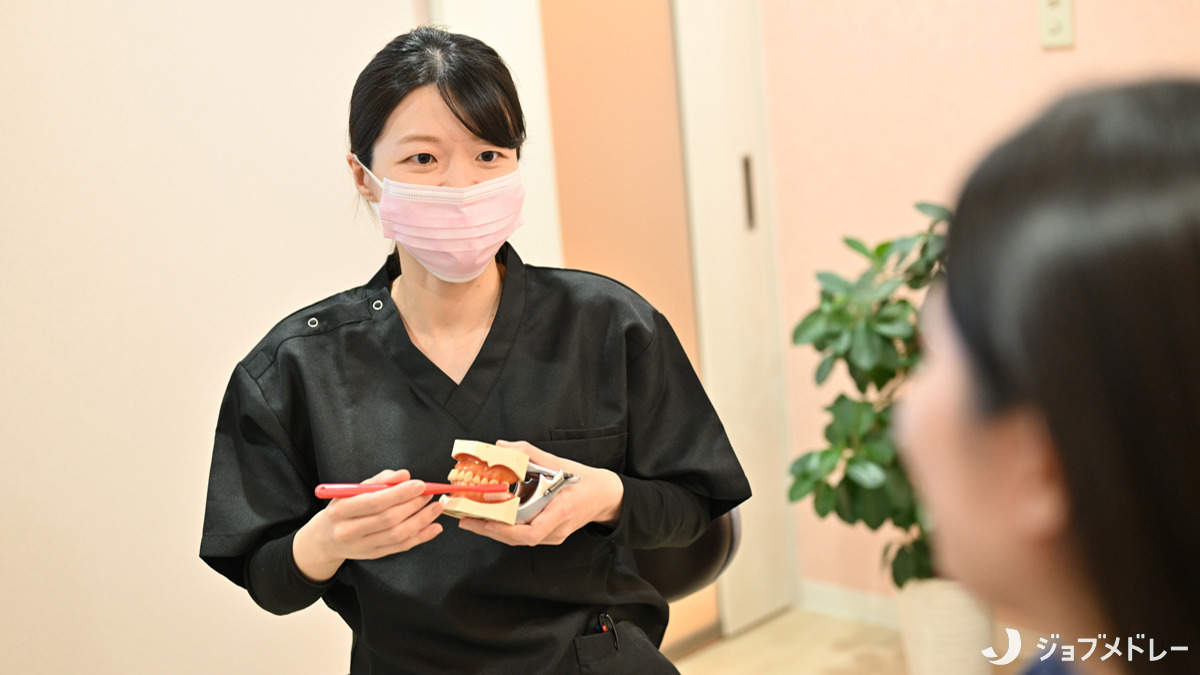 医)桜台駅前歯科クリニック(歯科医師の求人)の写真18枚目:歯磨き指導の様子です