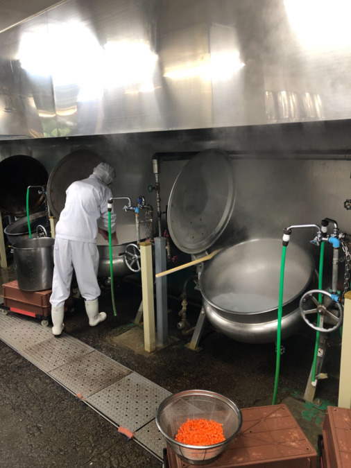 株式会社エポカフードサービス 　黒瀬工場の写真2枚目：作業風景・
調理師社員による調理作業