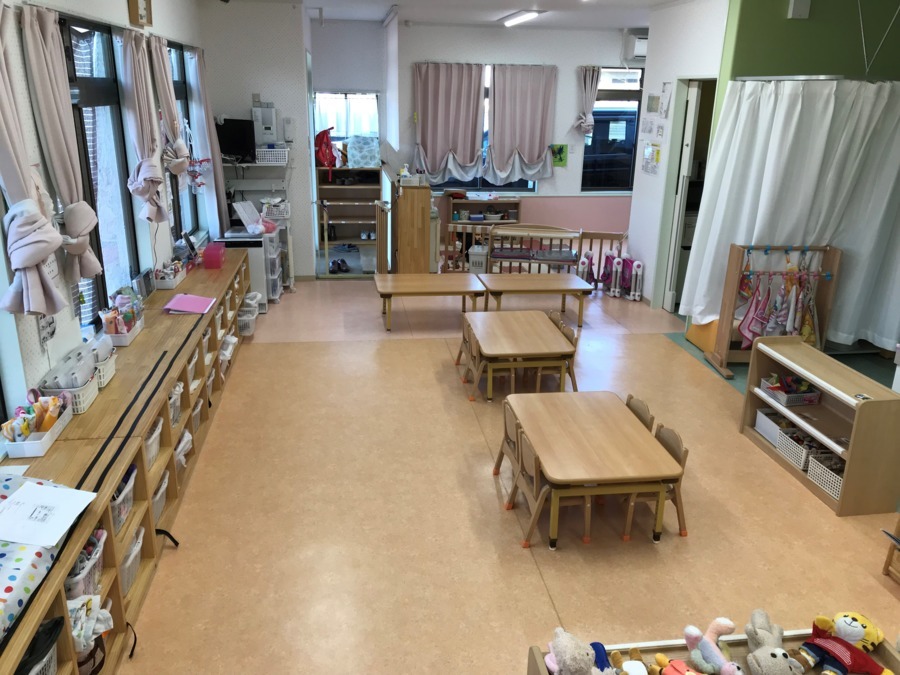 梅乃園幼稚園附属012ナーサリー（保育士の求人）の写真3枚目：1歳児コーナー＆ランチコーナー