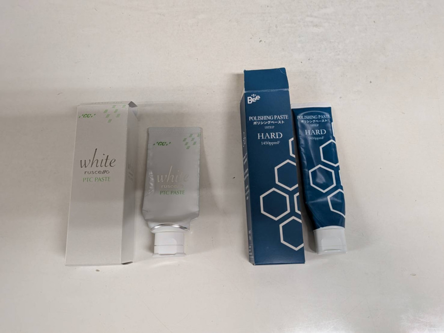 スマイル歯科クリニック(歯科助手の求人)の写真9枚目:GCのルシェロペーストとビーブランドのポリシングペースト 1stepハードの2種