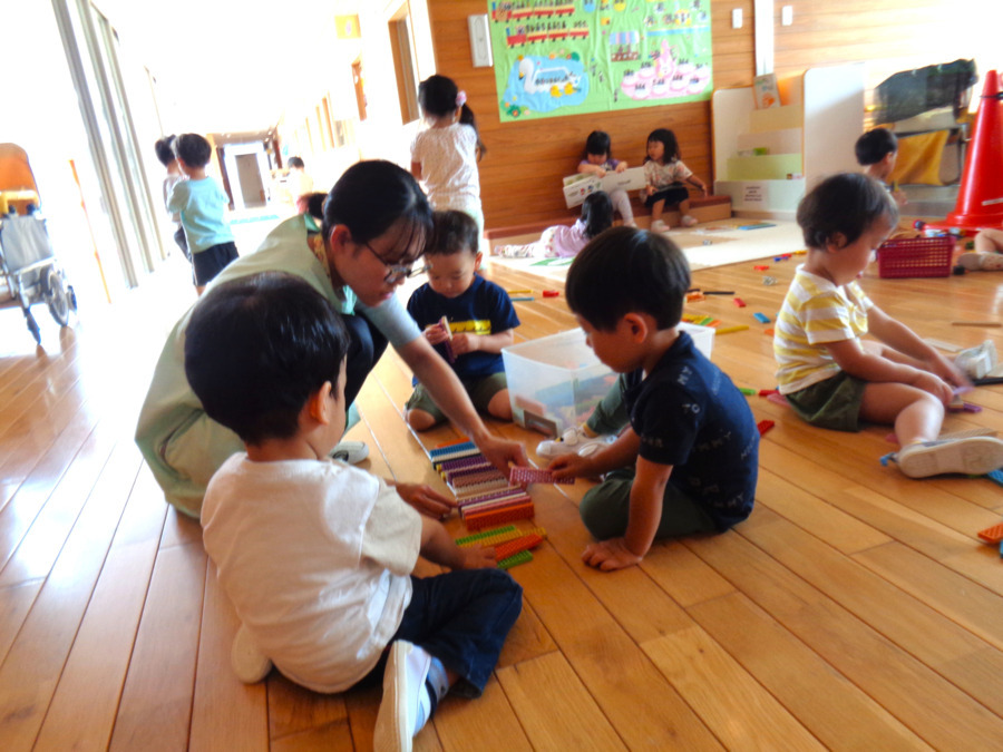 アートチャイルドケア尾張一宮保育園（保育士の求人）の写真2枚目：0歳児から就学前のお子様まで定員128名の認可保育園です。