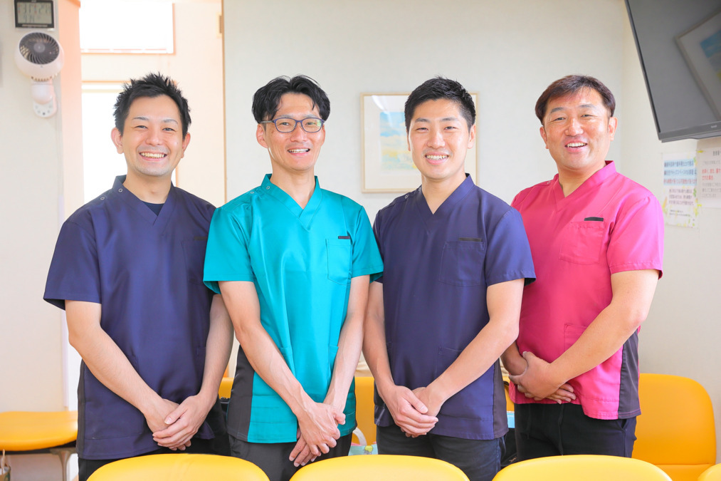 せこ歯科クリニック（歯科衛生士の求人）の写真3枚目：4人の経験豊富な歯科医師がしっかりと治療を行います。歯周病メンテ専用台11台完備