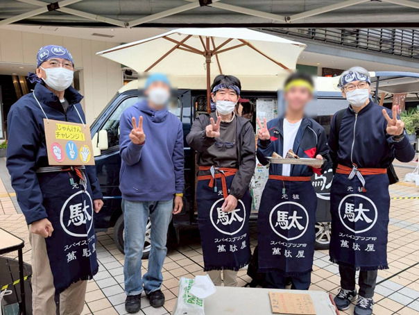 GRASP（グラスプ）asahi横浜中西部（介護タクシー/ドライバーの求人）の写真10枚目：利用者様の就労の様子。キッチンカーでおこわを販売します