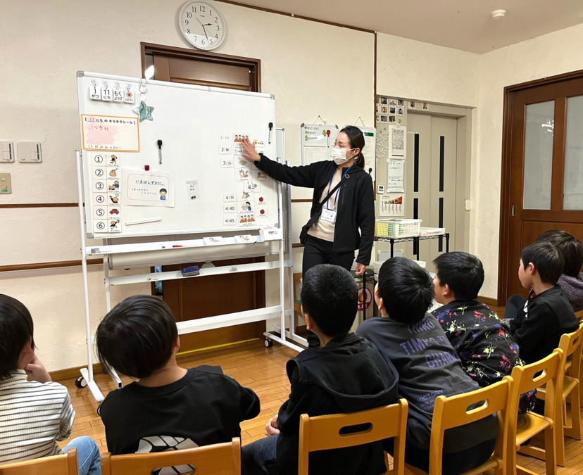 児童発達支援・放課後等デイサービス　ののはな（保育士の求人）の写真4枚目：専門職員が多数在籍しておりますので、学びながらご勤務いただけます。