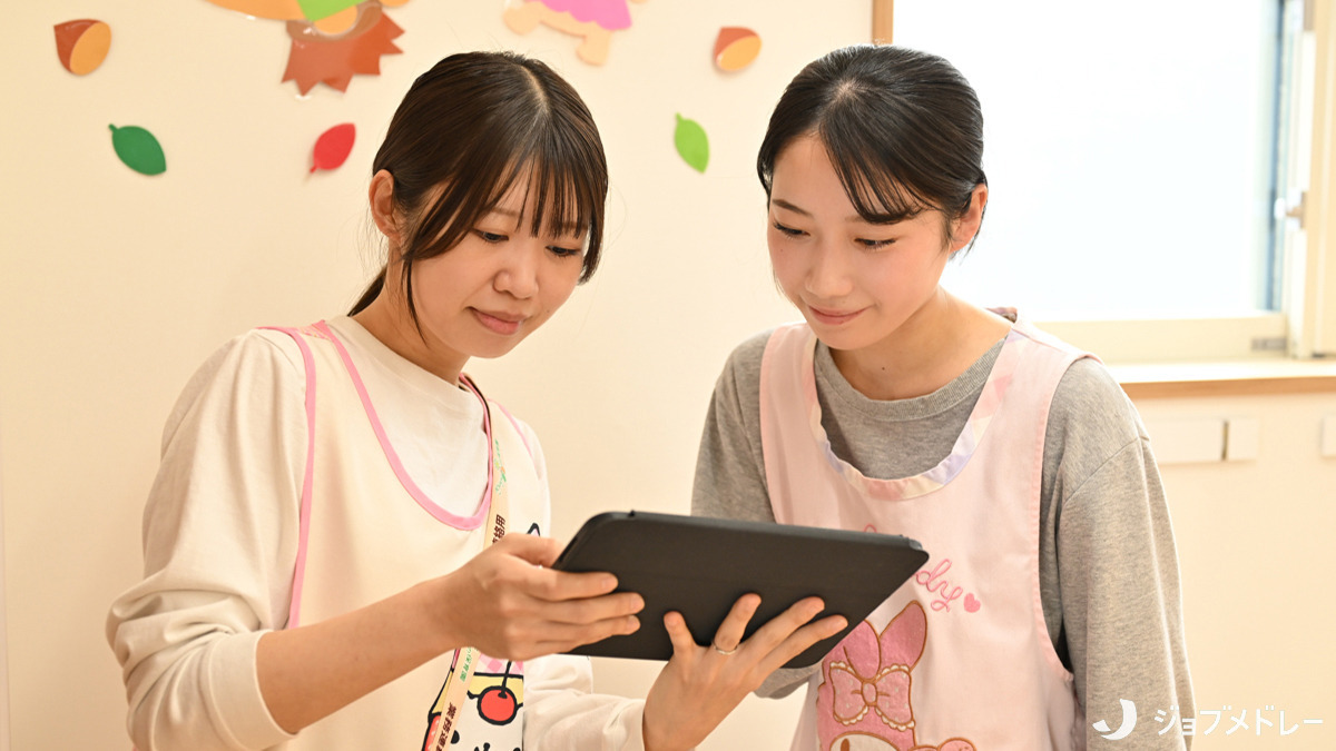 さんさん森の保育園石神井公園（保育士の求人）の写真12枚目：タブレットを活用し、効率的に業務を進めています