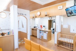 ぽっぽ薬局の写真2枚目：ぽっぽ薬局　待合室（小児用）