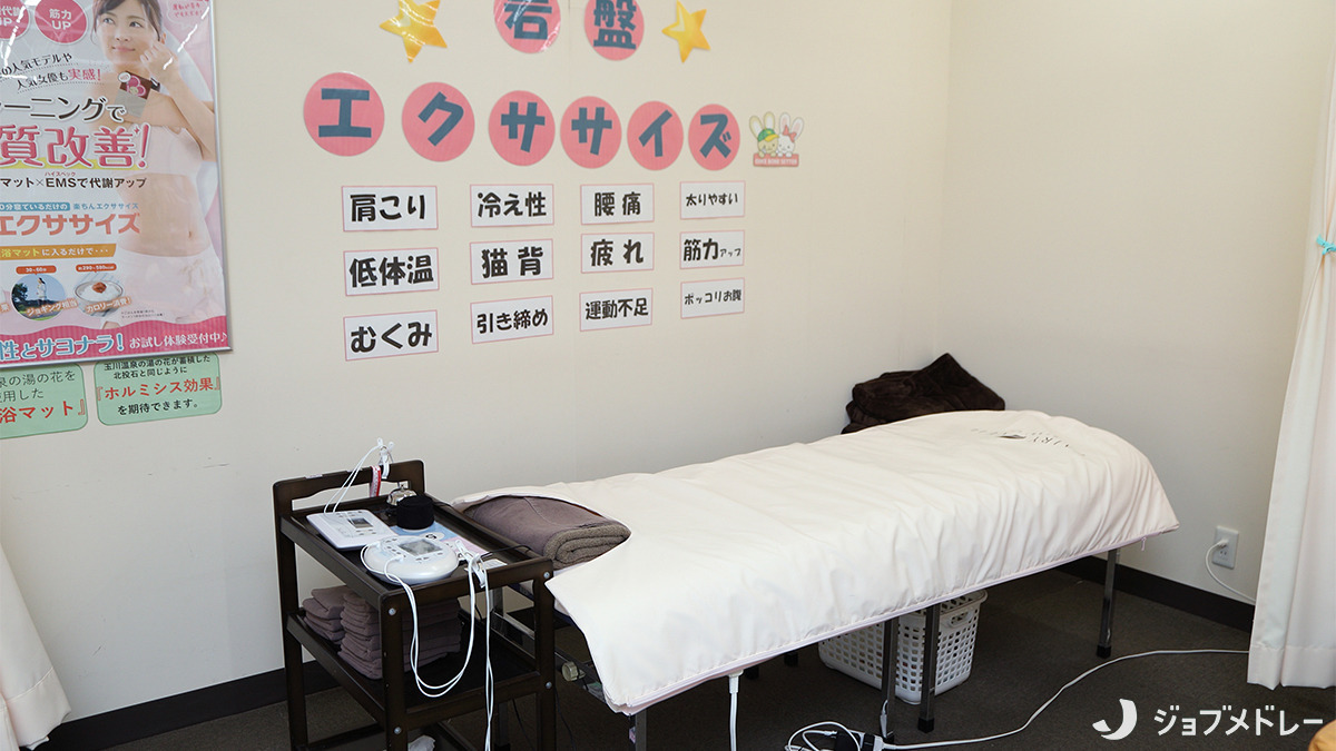 おいけ接骨院 桐生院(鍼灸師の求人)の写真11枚目:岩盤エクササイズ用の施術台です