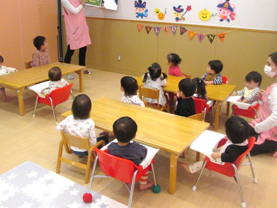 市立豊中病院おひさま保育園（管理栄養士/栄養士の求人）の写真2枚目：お子さんの発達や個性をよく見て、一人ひとりに合った保育を行っています。