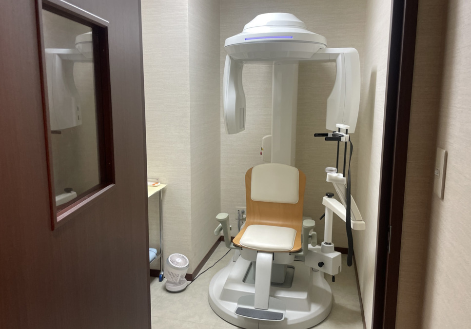 大楽歯科医院（歯科衛生士の求人）の写真5枚目：インプラント治療だけでなく、埋伏抜歯時にも積極的にCTを活用しています。