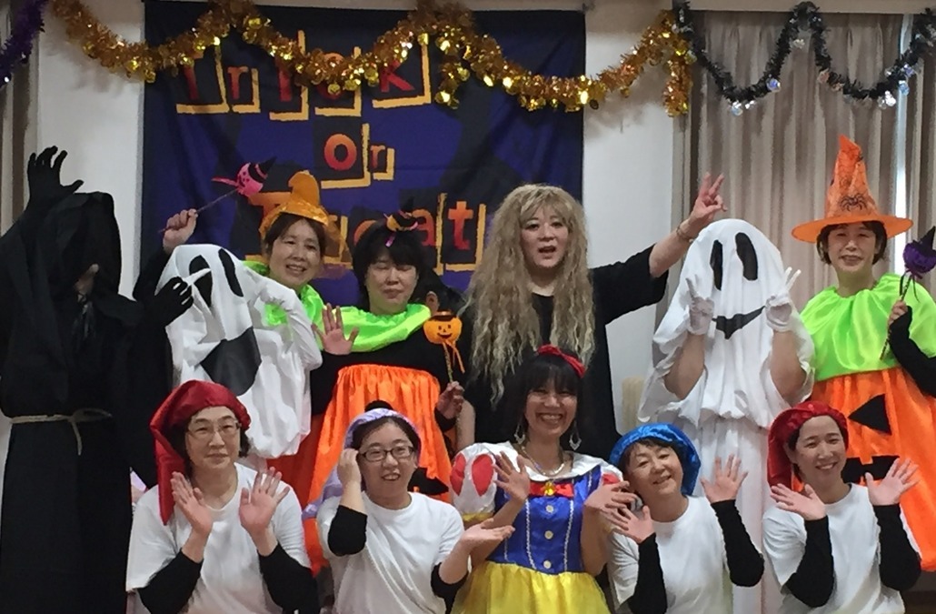 伊丹ケアハートガーデンの写真13枚目：ハロウィン祭り：スタッフが仮装