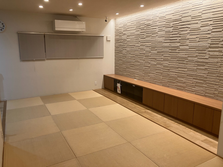 放課後等デイサービスリブハート　大野城（保育士の求人）の写真4枚目：１階支援室ではおつやを食べたり、プログラムを行っています！