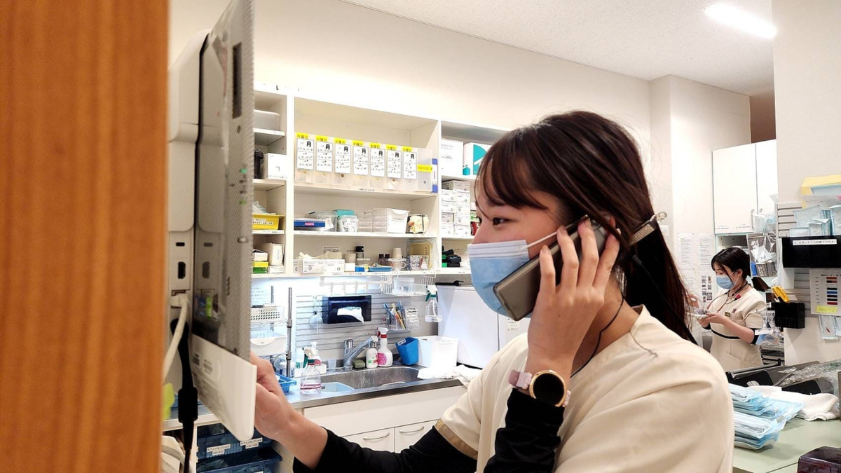 柏の葉総合歯科（歯科助手の求人）の写真2枚目：電話対応も丁寧に！