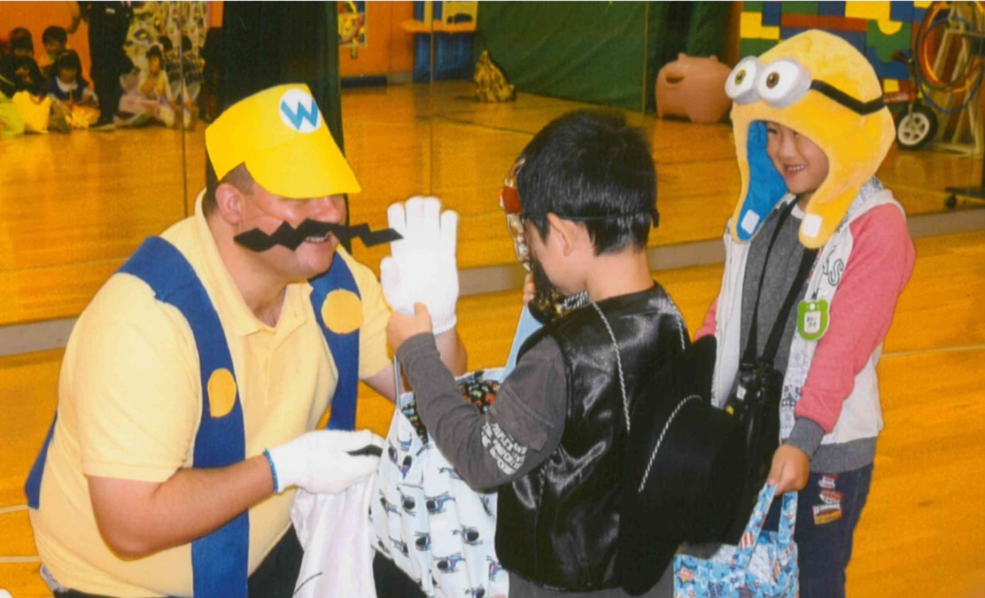 フレンド認定こども園（幼稚園教諭の求人）の写真12枚目：ハッピーハロウィン！コロンビアインターナショナルスクールにて