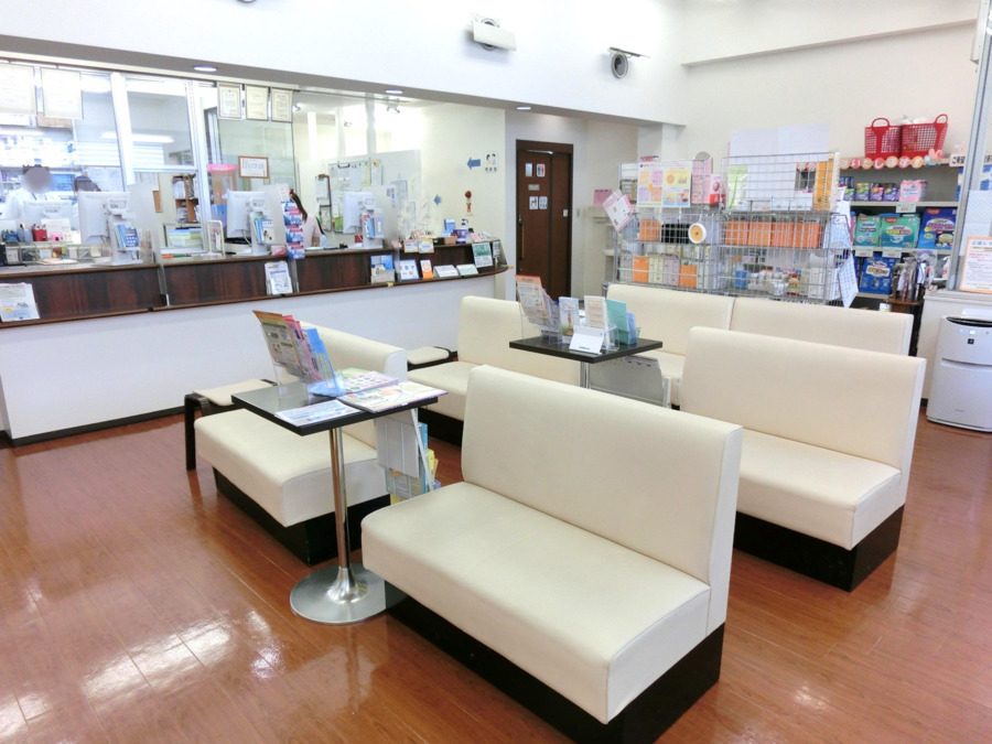 みやこ薬局 本店の写真2枚目：待合室