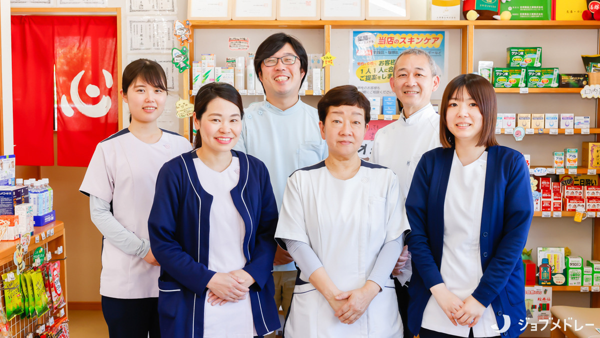 ゆずりは薬局　新見店（薬剤師の求人）の写真13枚目：ゆずりは薬局のスタッフ