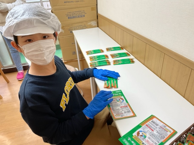 放課後等デイサービスぷるめりあの写真4枚目：ぷるめりあのお子様の就労支援の体験実習の様子です。