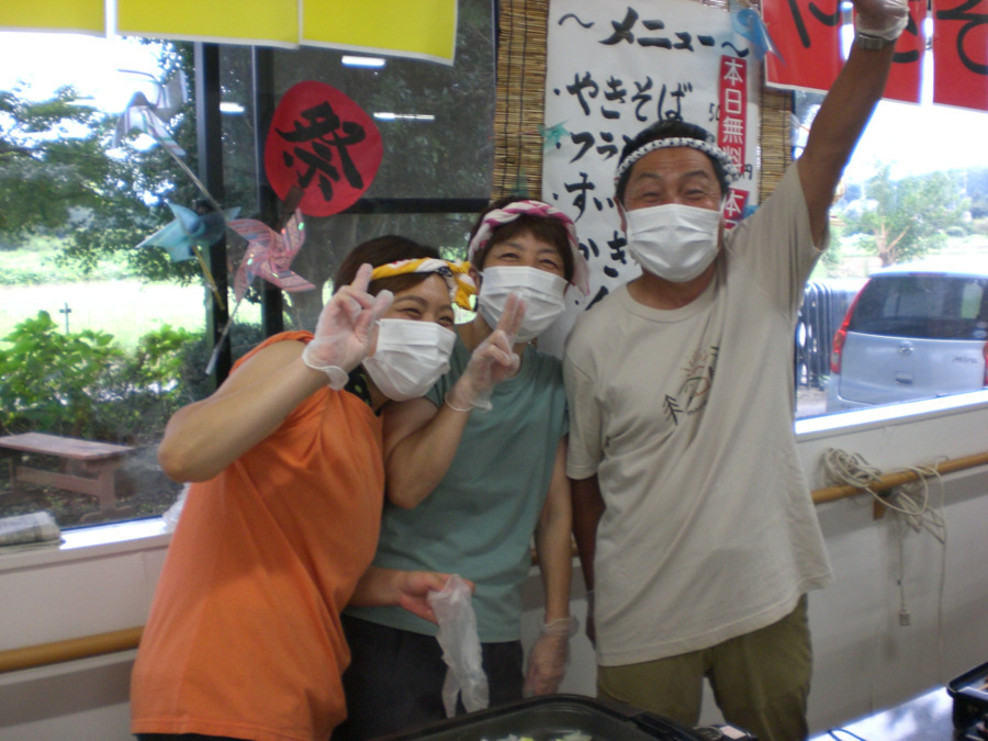 デイサービス木もれ陽（介護職/ヘルパーの求人）の写真5枚目：夏祭り　出店です