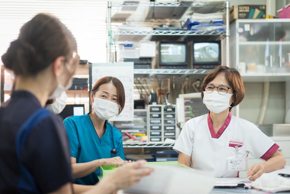 大内病院（看護師/准看護師の求人）の写真1枚目：各職種の担当者を尊重する文化があり、チームで患者様の治療に取り組んでいます。