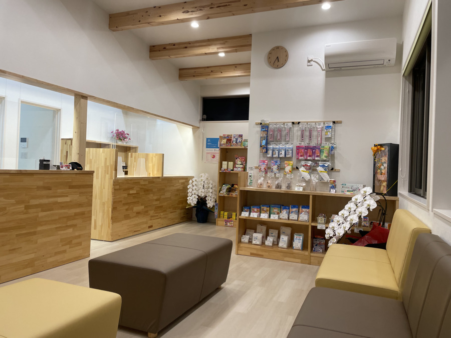 コスモス薬局中町店（薬剤師の求人）の写真2枚目：コスモス薬局中町店の内観