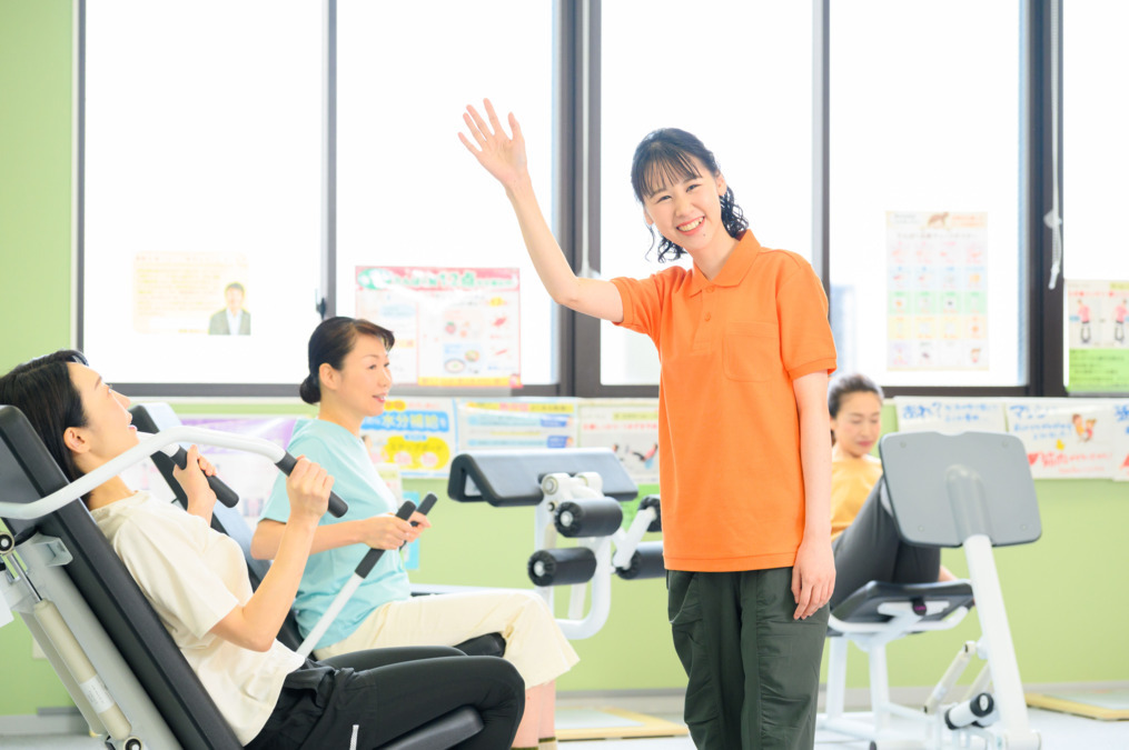 カーブス佐賀三日月店の写真8枚目：お客様とコミュニケーションを取って、運動の楽しさをお伝えしていくお仕事です。