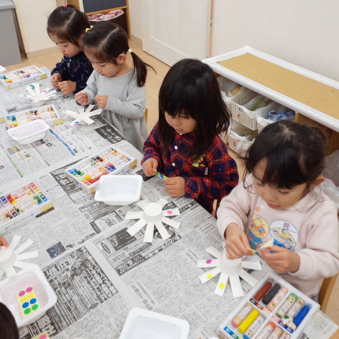 フィリオ長久手（保育士の求人）の写真5枚目：お製作もみんなで一生懸命作ります＊。