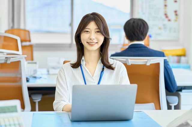 医療法人真樹会　法人本部（営業の求人）の写真3枚目：殆どがPC主体のオフィスワークです