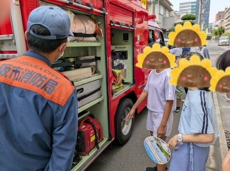 放課後等デイサービス ひまわり近江堂（保育士の求人）の写真6枚目：消防車見学させてもらいました