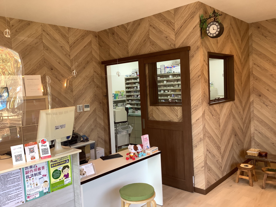 エルム薬局川西店の写真2枚目：お客様の気持ちがゆったり落ち着ける雰囲気づくりを心掛けています。
