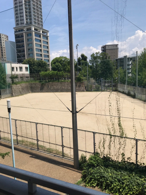 growのおと　上本町教室（言語聴覚士の求人）の写真10枚目：清水谷公園グラウンドが目の前の教室です！