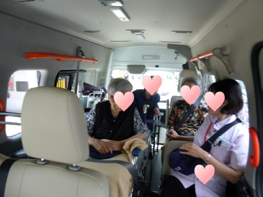一般財団法人成研会　デイサービス桜花（介護タクシー/ドライバーの求人）の写真3枚目：皆様の和気合いあいを支えていただきます。