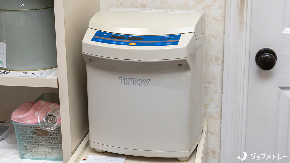 薬局フェミネックス（薬剤師の求人）の写真13枚目：なんこう練り機です