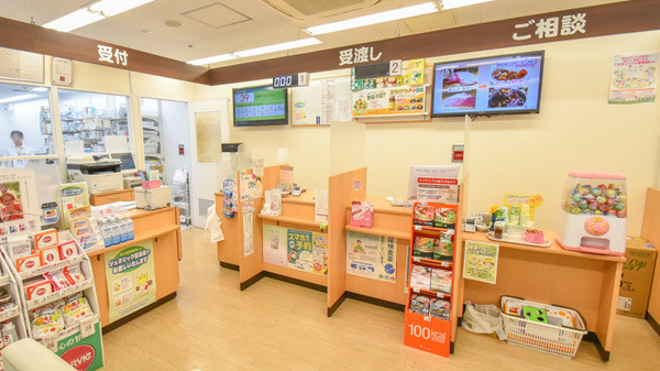 コクミン薬局ポートタウンモール店（薬剤師の求人）の写真2枚目：コクミン薬局ポートタウンモール店の内観
