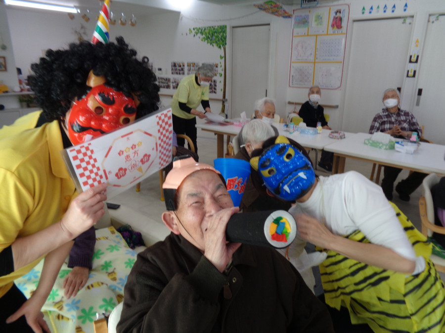 栄町デイサービスの写真5枚目：今年の方角向いて丸かじり！
