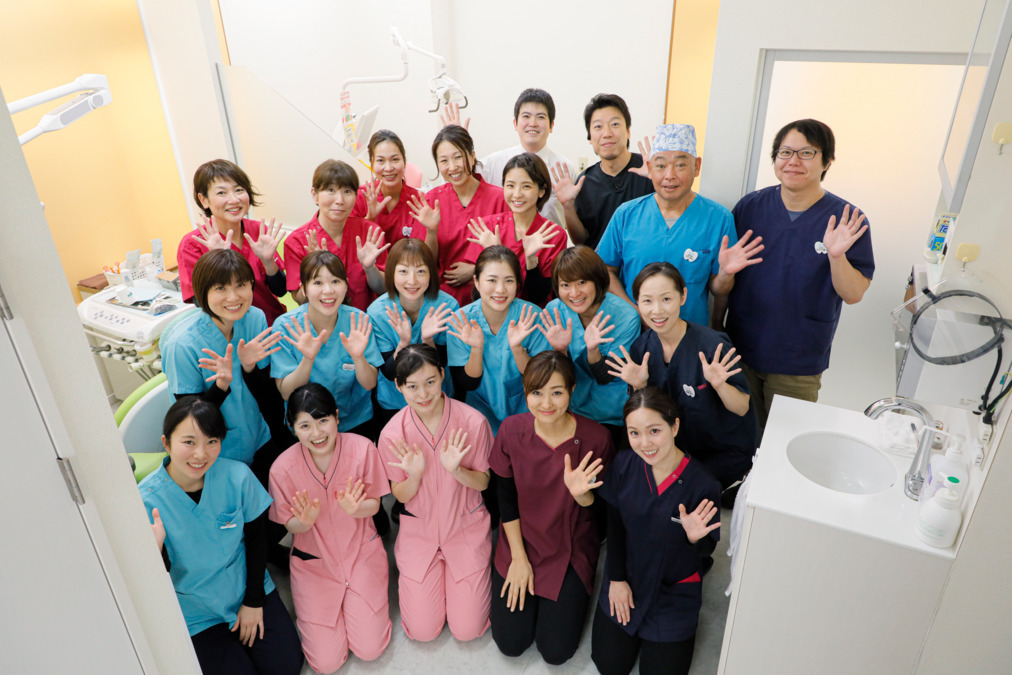 医療法人社団貴翔会 マリン歯科クリニック(医療事務/受付の求人)の写真:スタッフ集合