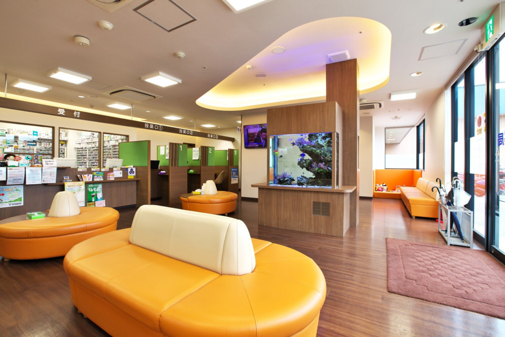 プラザ薬局 神崎川店(調剤事務の求人)の写真2枚目:店舗内は広々としており働きやすい環境です!