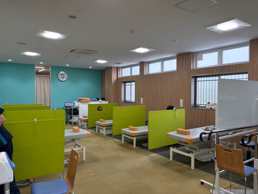 だいごう整形外科（医療事務/受付の求人）の写真6枚目：広々としたリハビリ室です！