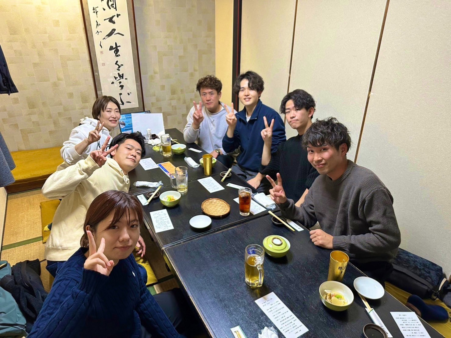 はぴねす鍼灸整骨院 西宮院（柔道整復師の求人）の写真8枚目：食事会の様子