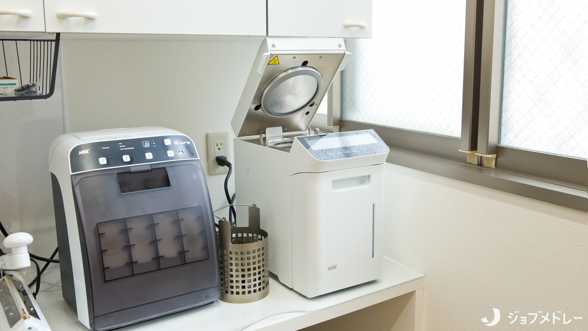 とうだい歯科クリニック（歯科衛生士の求人）の写真15枚目：高性能な滅菌器で患者様を細菌から守ります