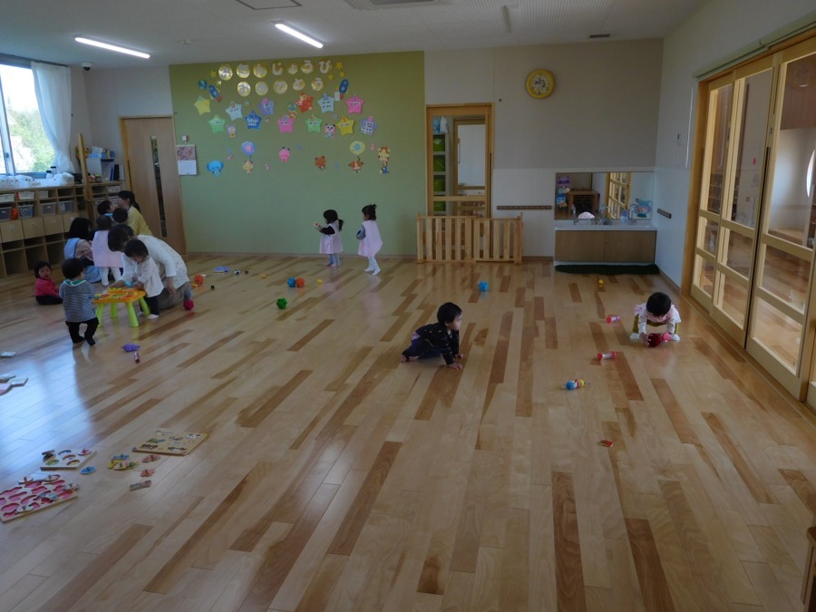 伊左地保育園の写真2枚目：１歳児クラスです。伸び伸びゆったりと過ごします。