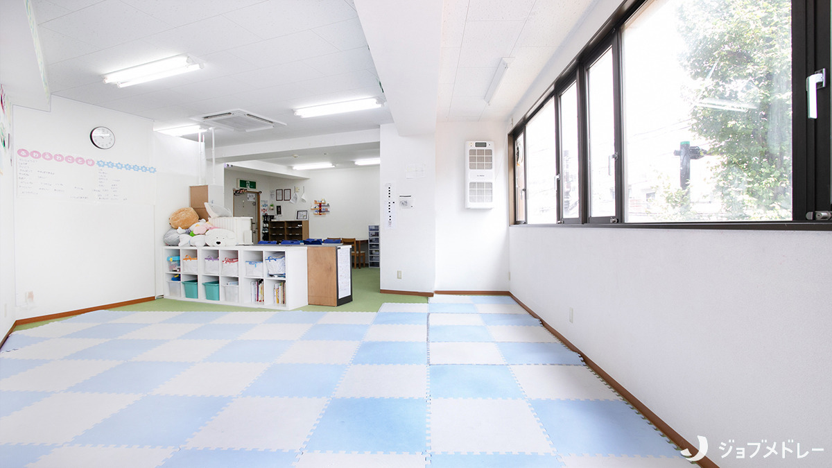 こぱんはうすさくら　新川崎第二教室の写真5枚目：のびのびと身体を動かせる広々とした室内です